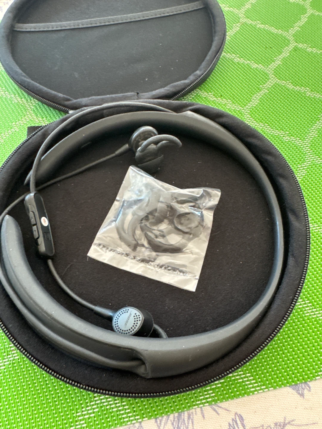 Bose Noise Cancelling Headphones - photo 2