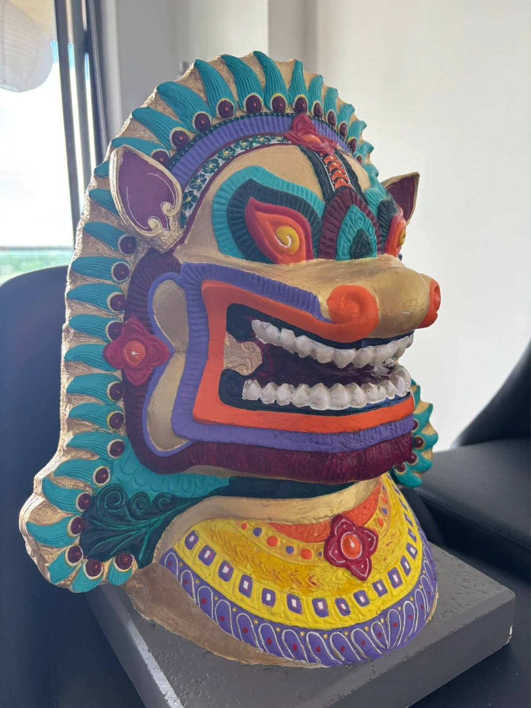 Hand Painted Balinese lion guardian sculpture - photo 3