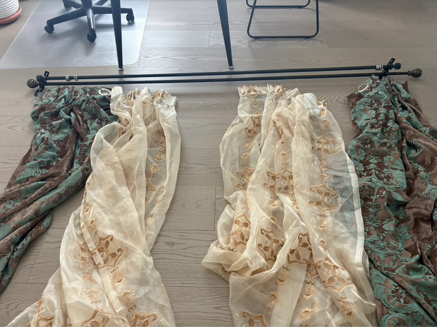 Floral Pattern Curtains and Rod Set