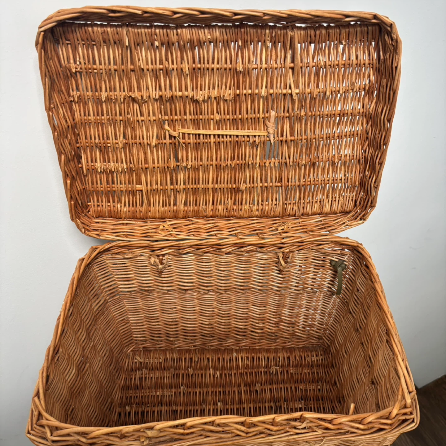 Vintage Wicker Basket - photo 3