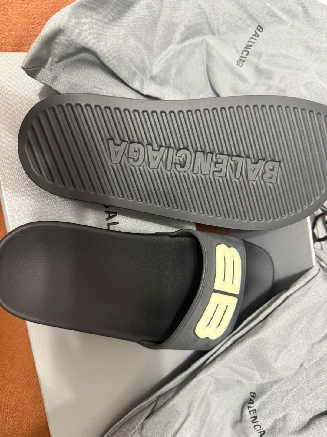 Balenciaga Pool Slide BB Rubber Injection Black/Glow Size 37 - photo 3