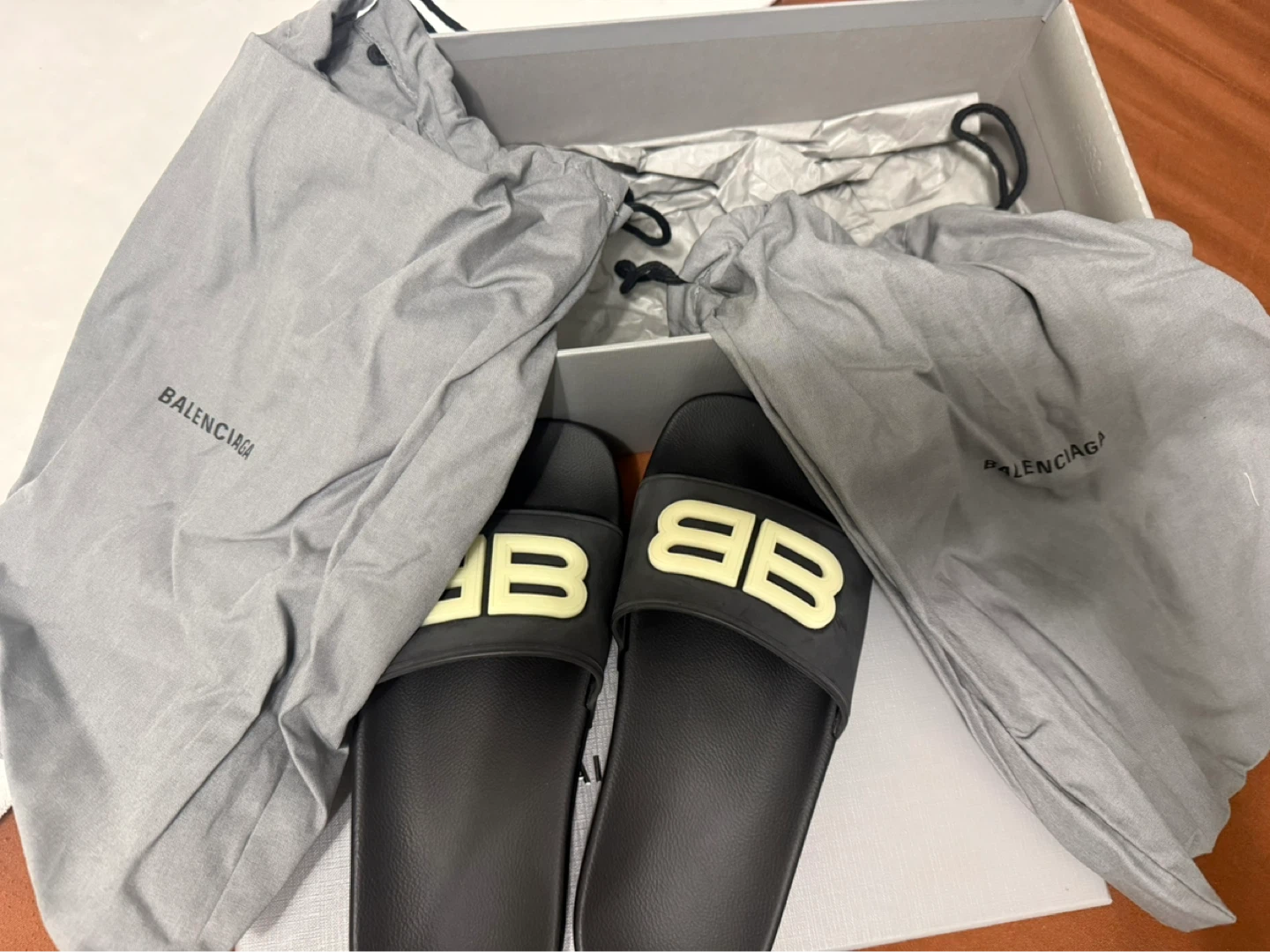 Balenciaga Pool Slide BB Rubber Injection Black/Glow Size 37