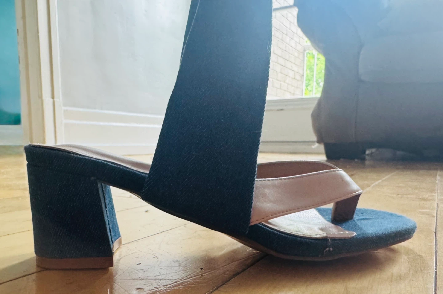 Sandales à talon bloc en denim avec lanières - photo 2