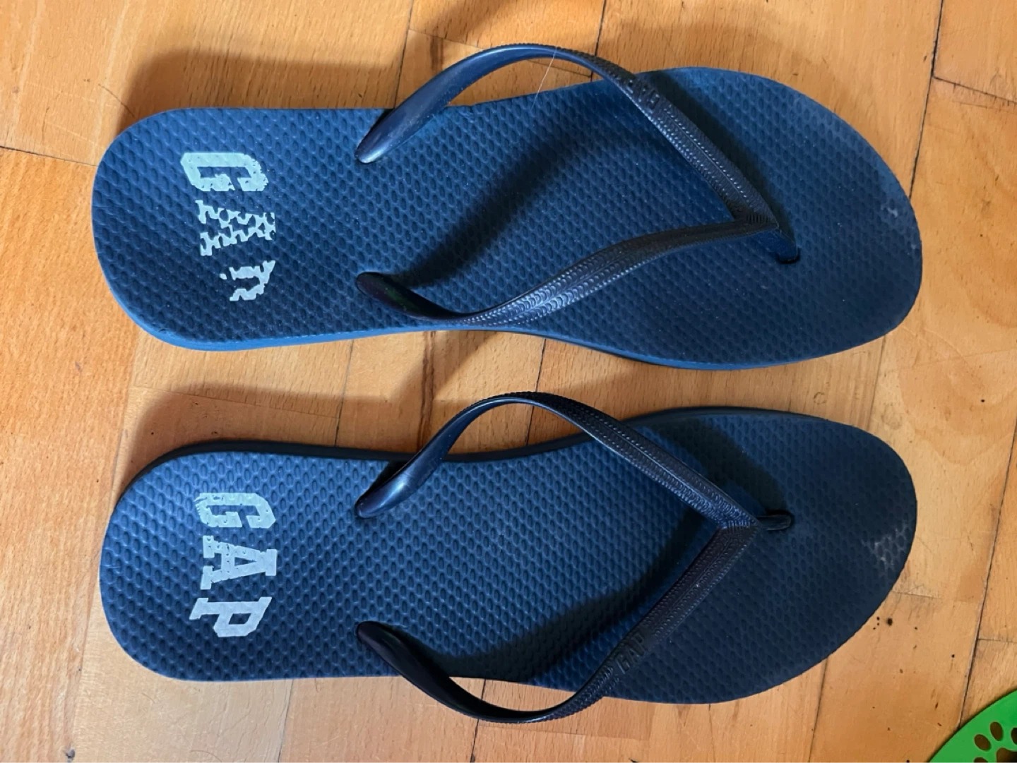 10 size GAP Flip Flops
