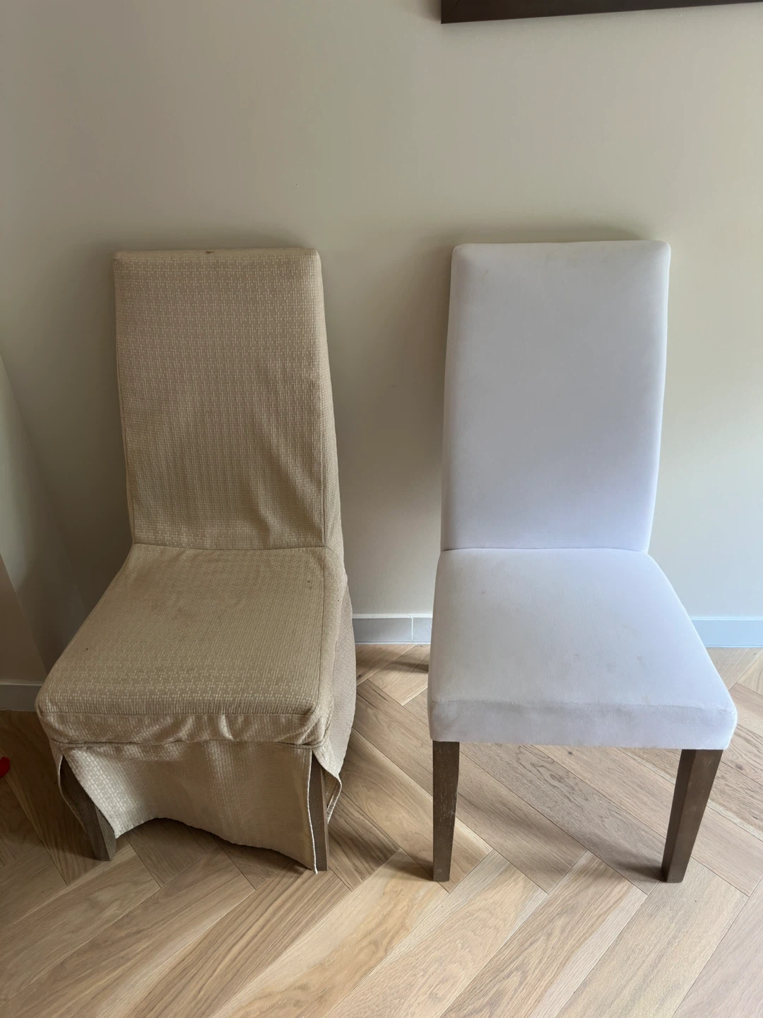 Wooden table with four dining chairs (with the chair covers)