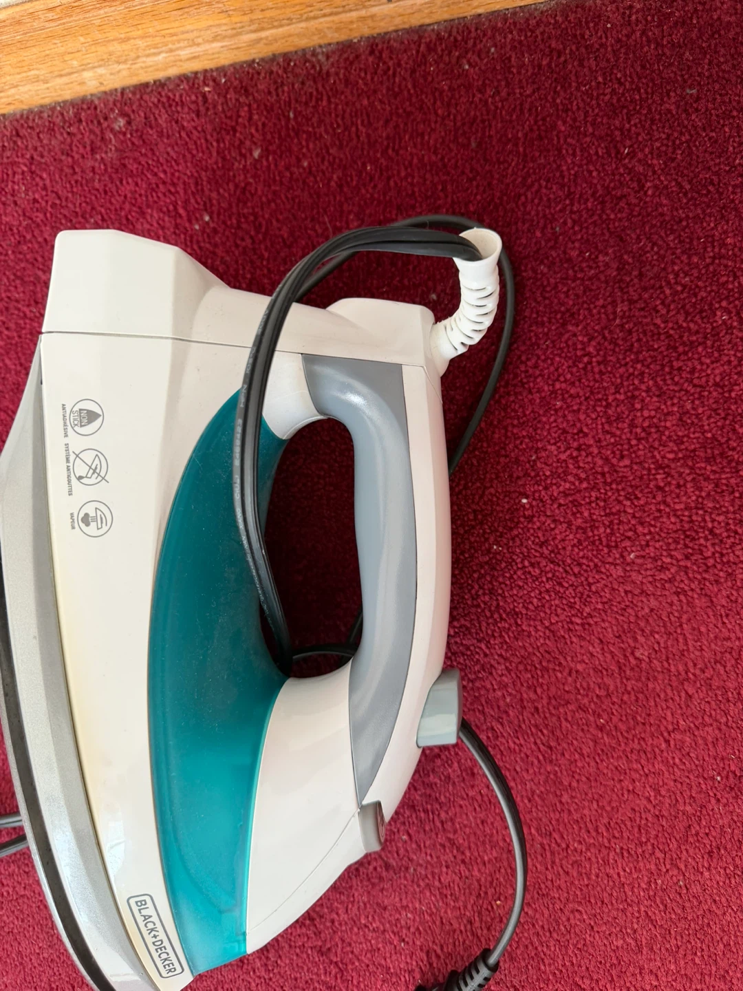 BLACK+DECKER Steam Iron - photo 2