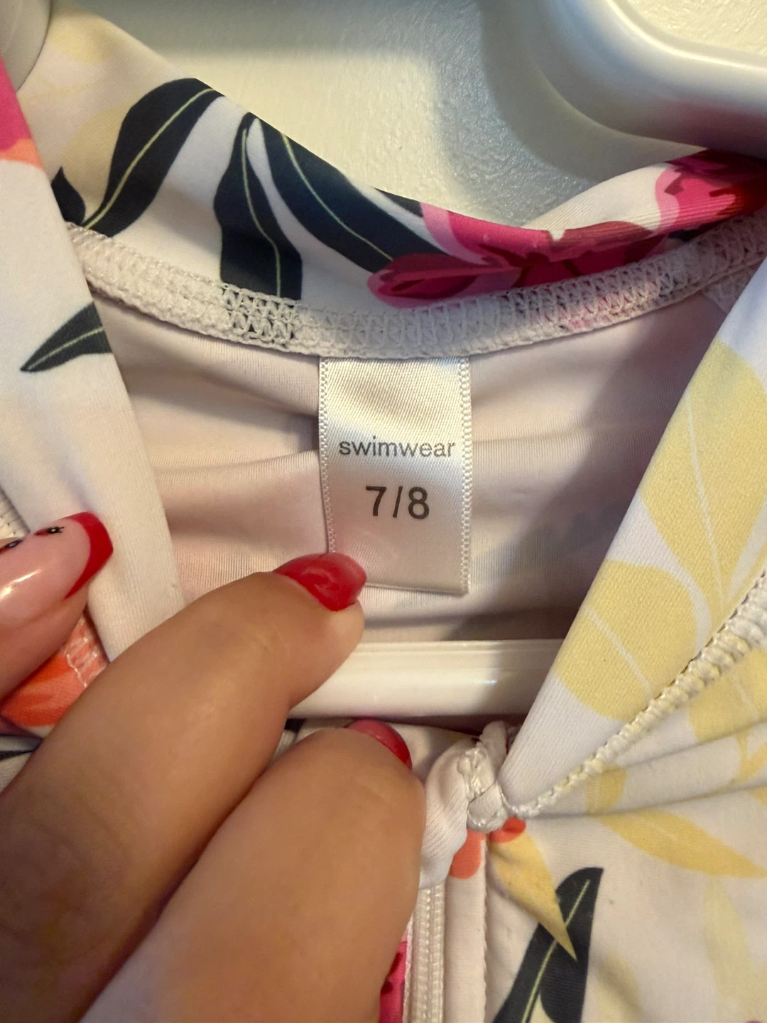 Girls Swimsuit 7/8 - photo 2
