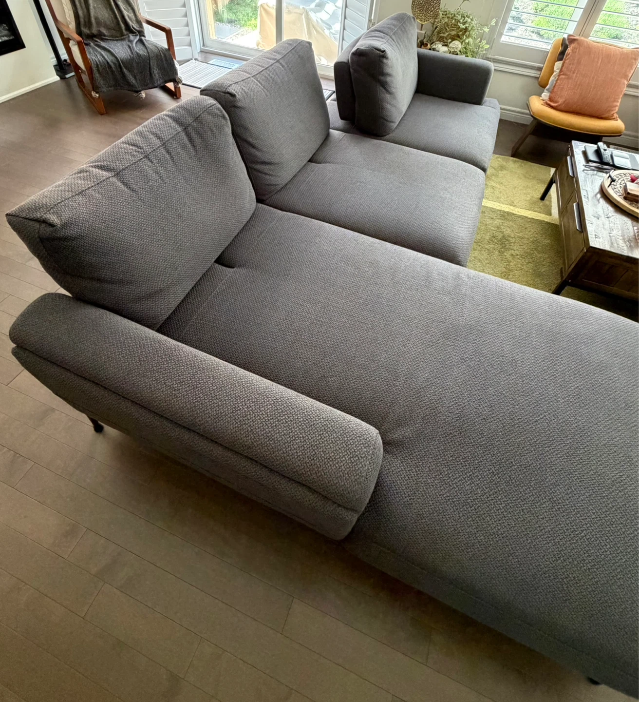 Couch with retractable back rests for sale - photo 3