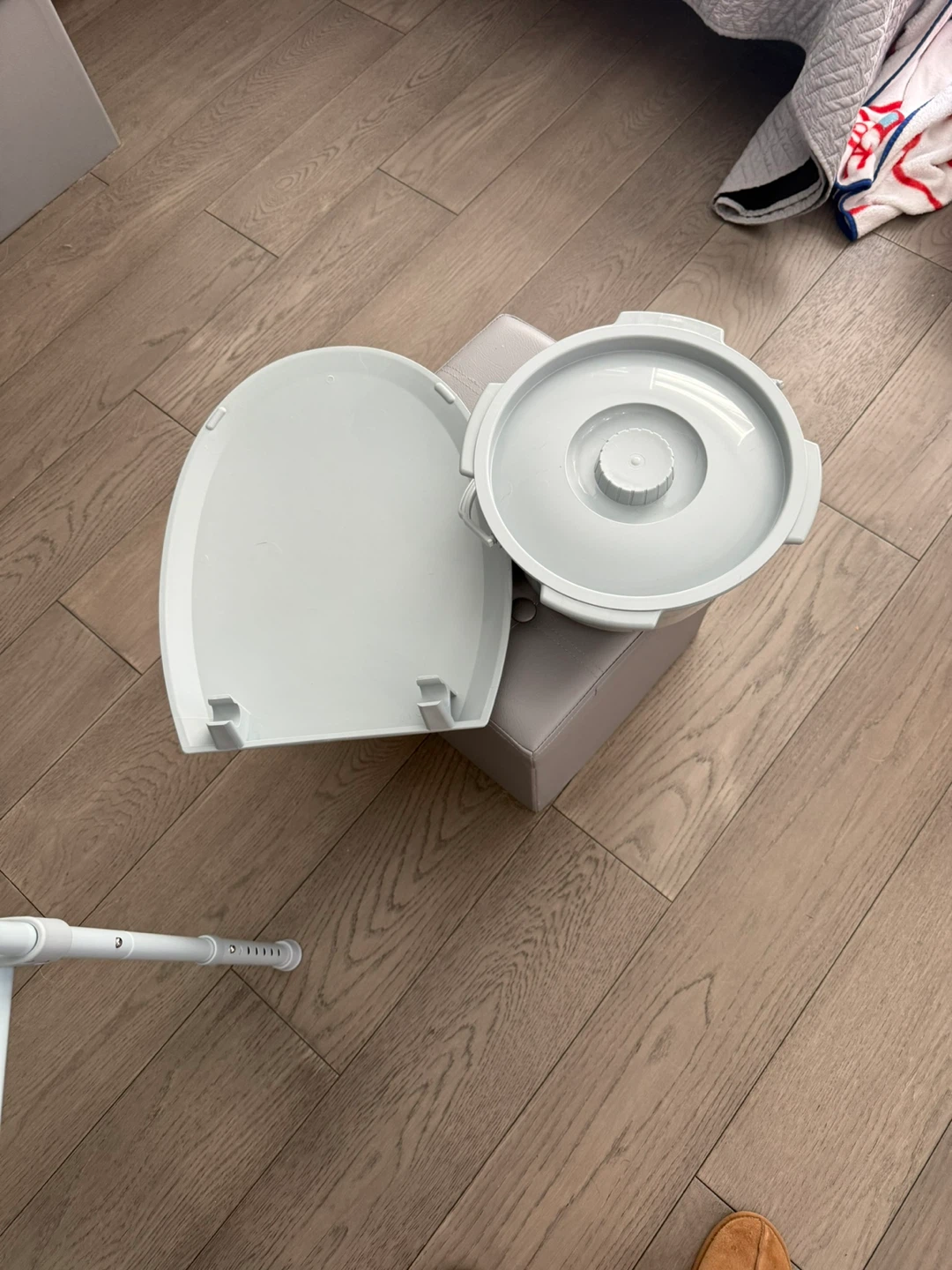 Portable Commode Chair - photo 2