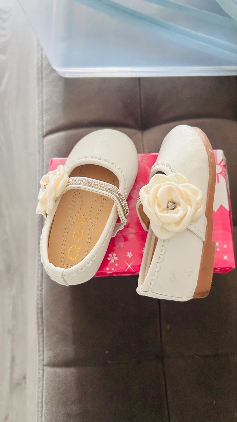 White Flower Dress Shoes - Size 5 - photo 3