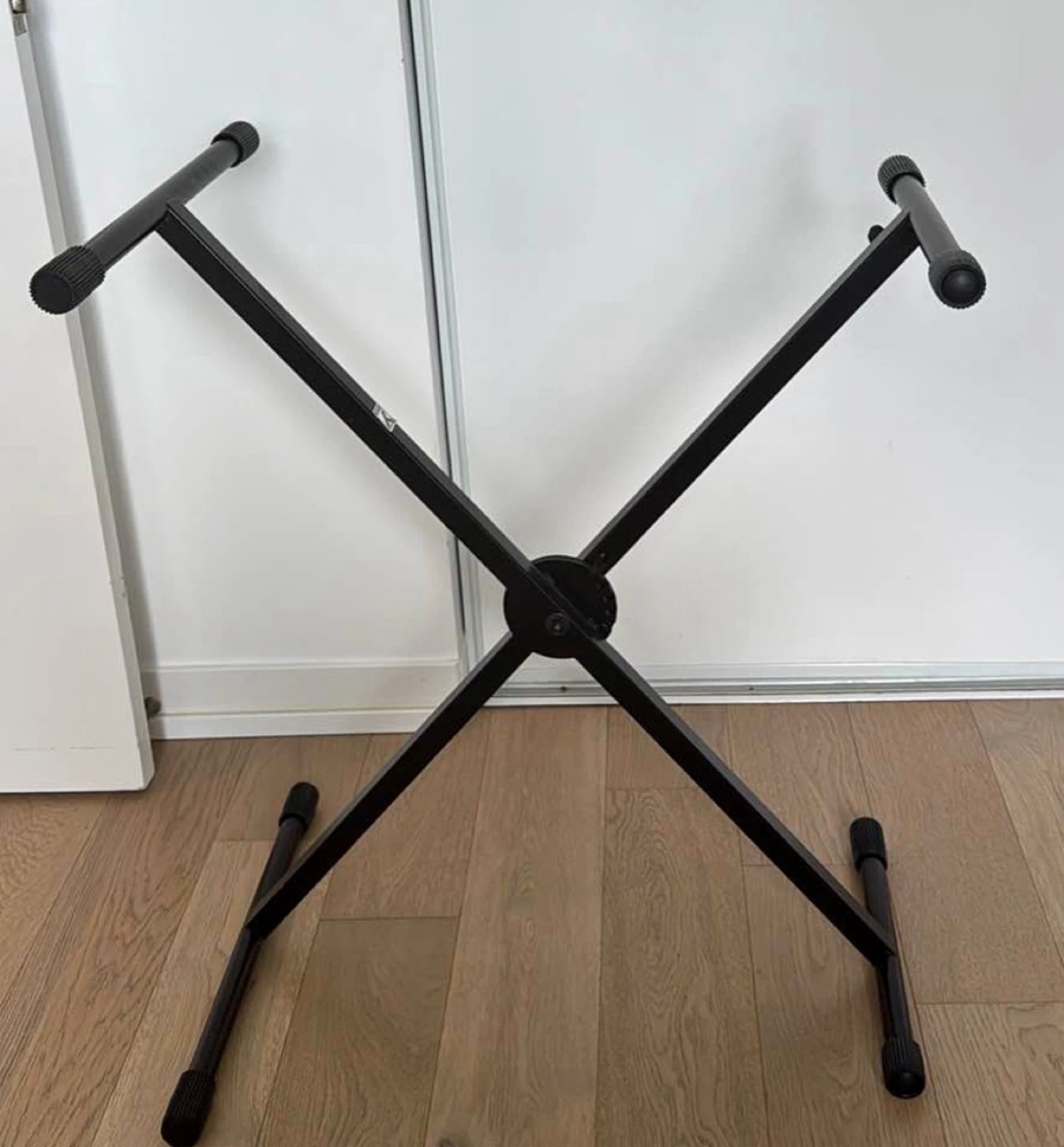 Black X-Style Keyboard Stand