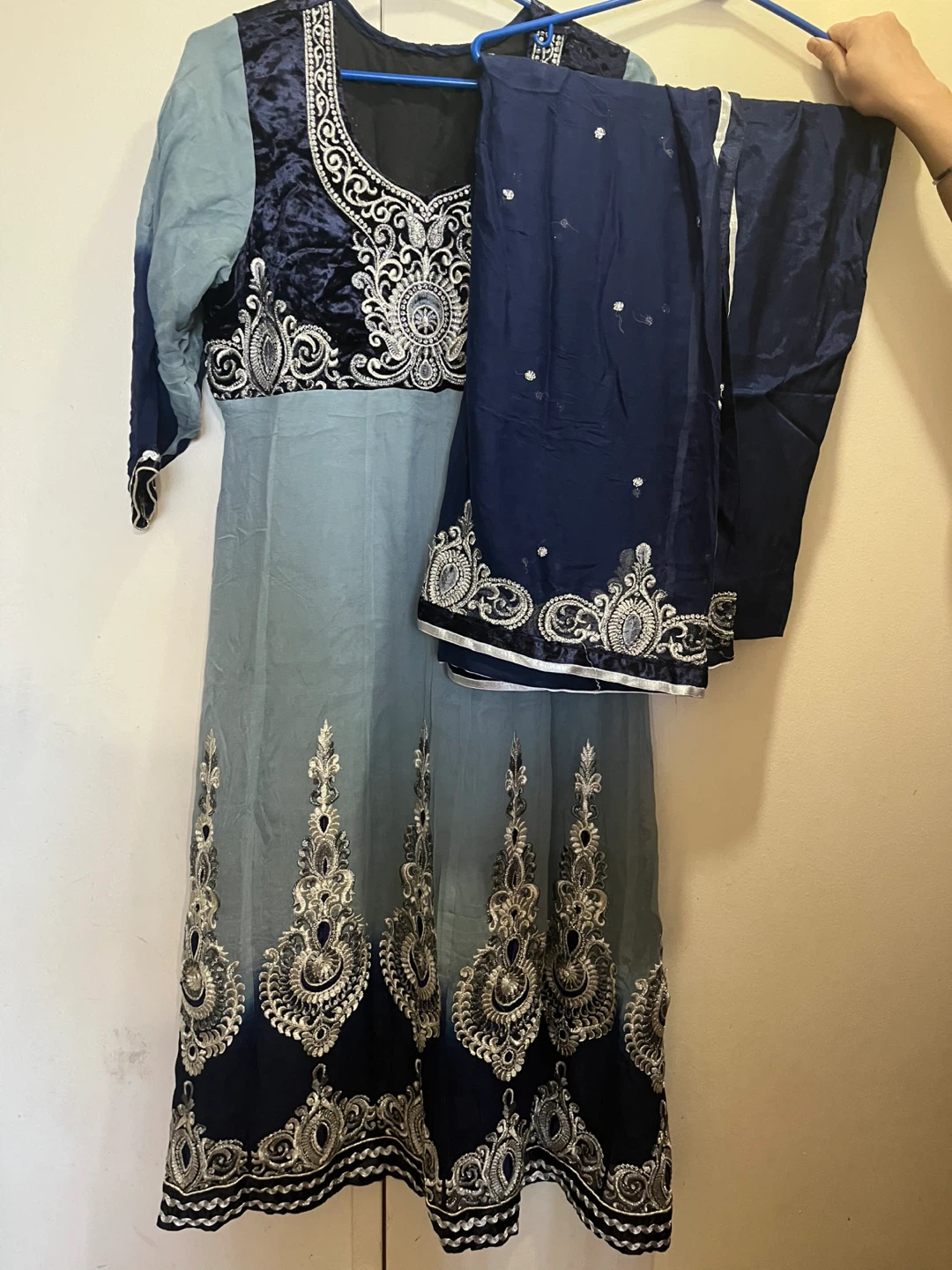 Embroidered Blue Kurti with Dupatta and Pants - photo 3