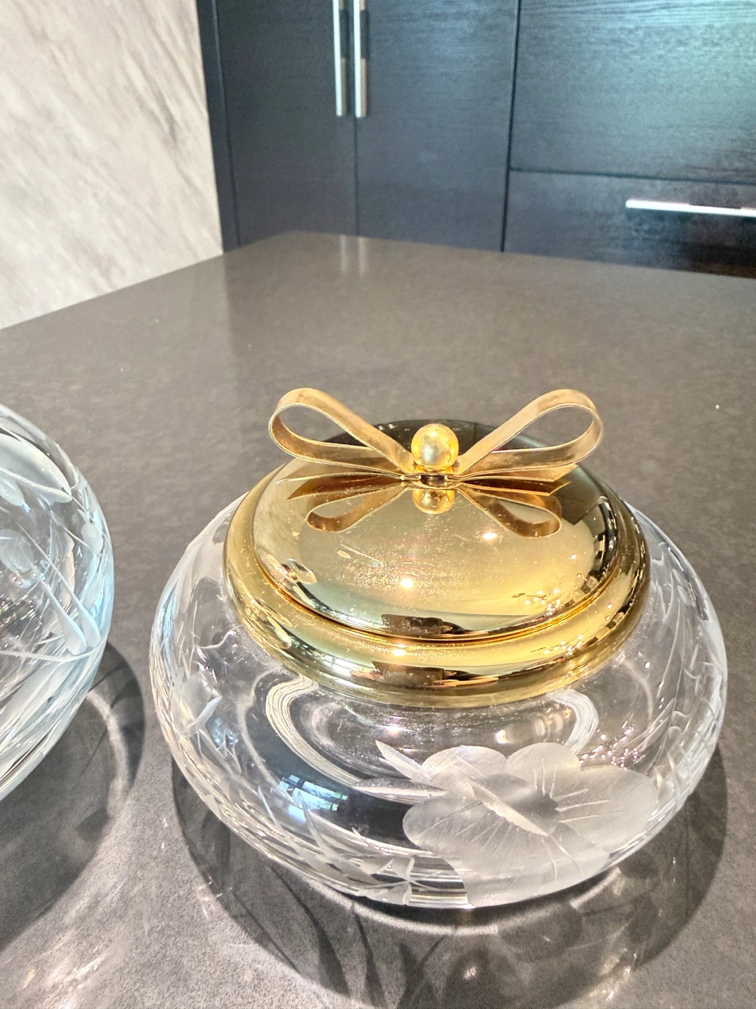 Engraved Crystal Perfume Bottle and Pot with Gold Lids - photo 3