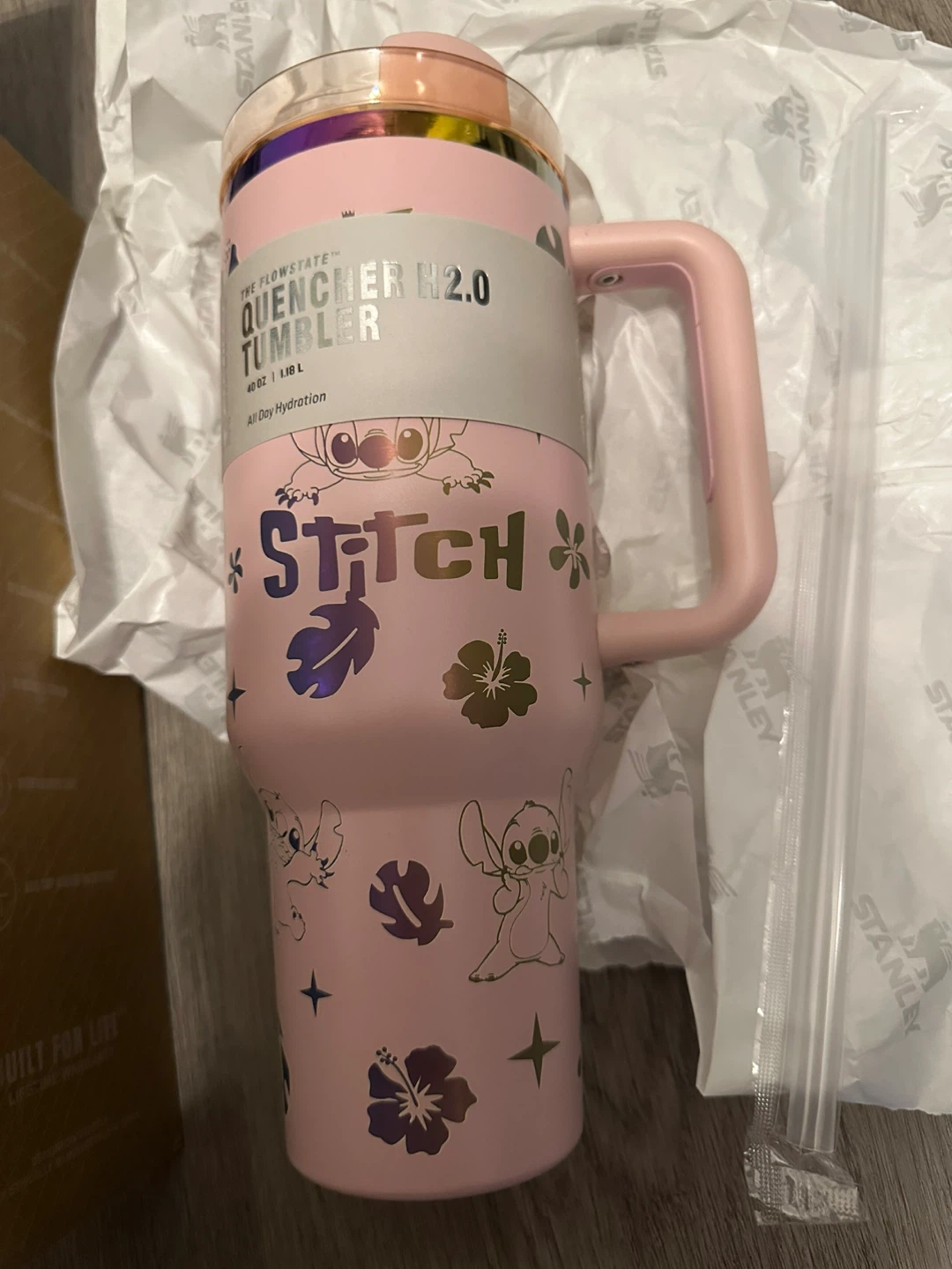 STANLEY Quencher H2.0 Tumbler - Light Pink Stitch