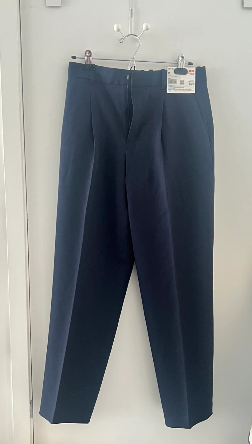 Brand Mew Uniqlo Navy AirSense Pleated Trousers Size Medium