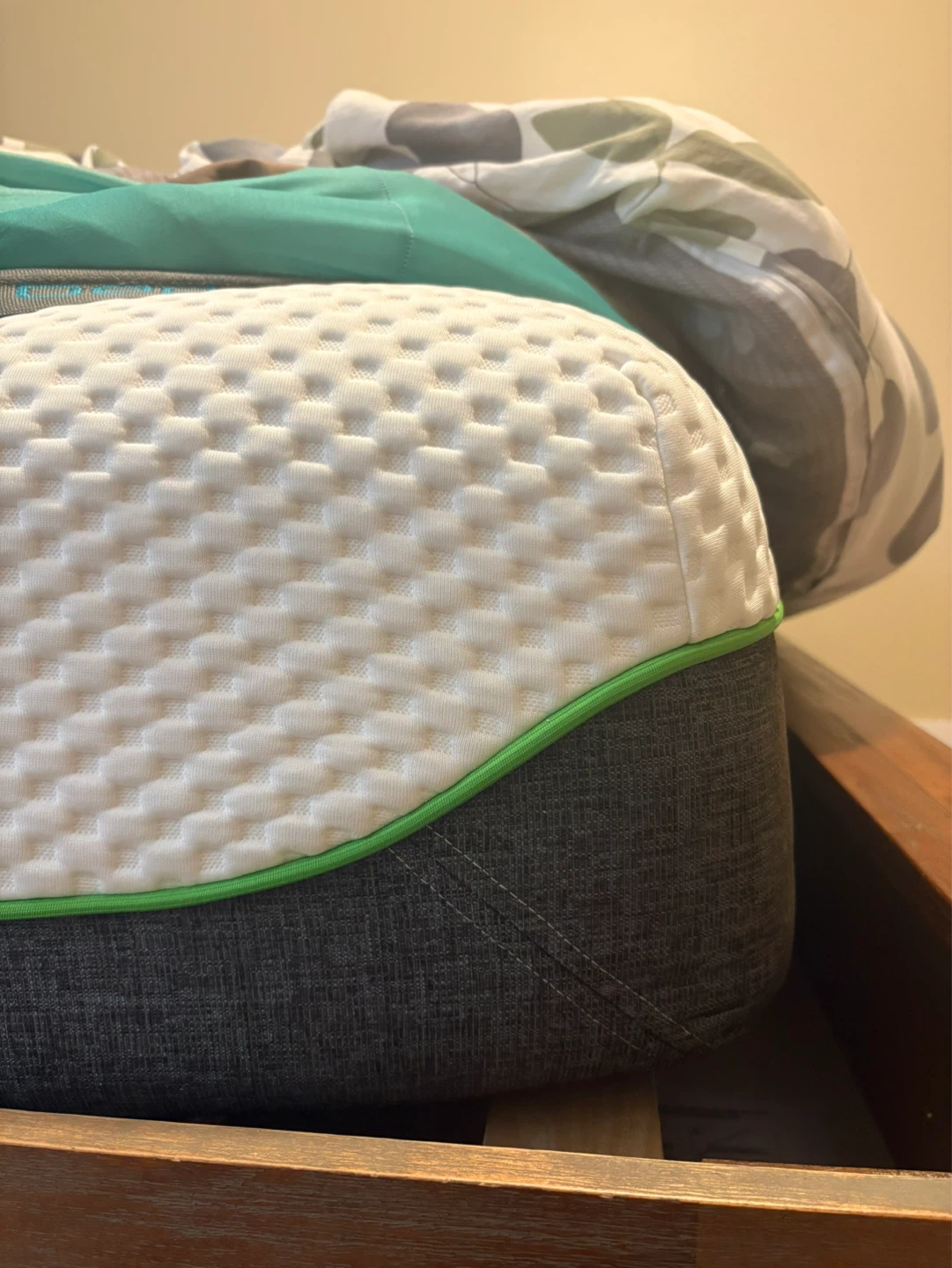 King size bed with Tempur pedic mattress - photo 3