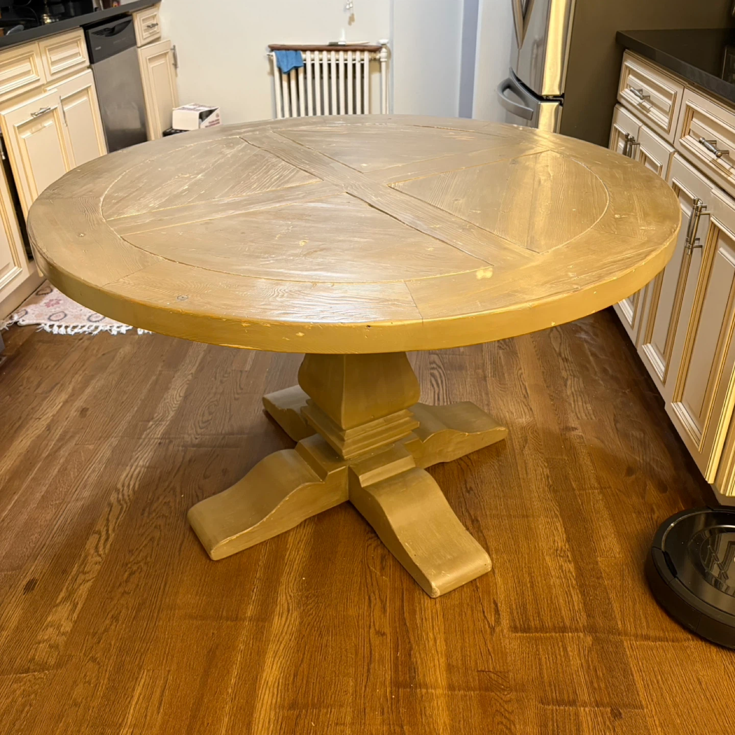 RH Round Pedestal Dining Table