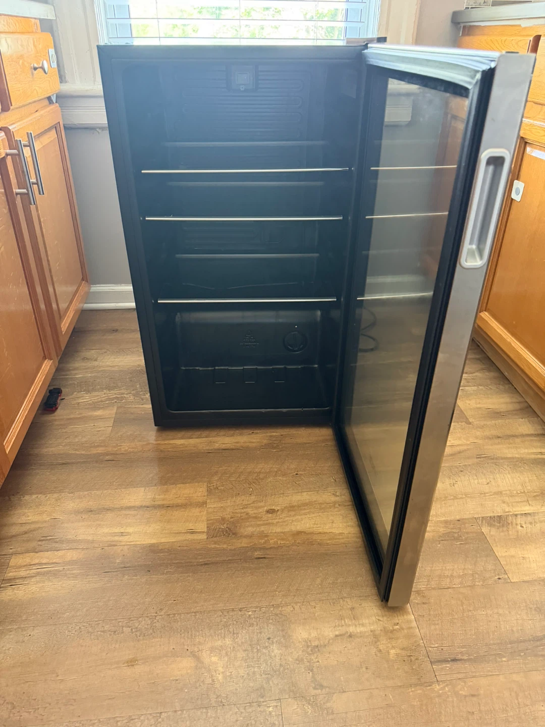 Arctic King Beverage Cooler Refrigerator - photo 2