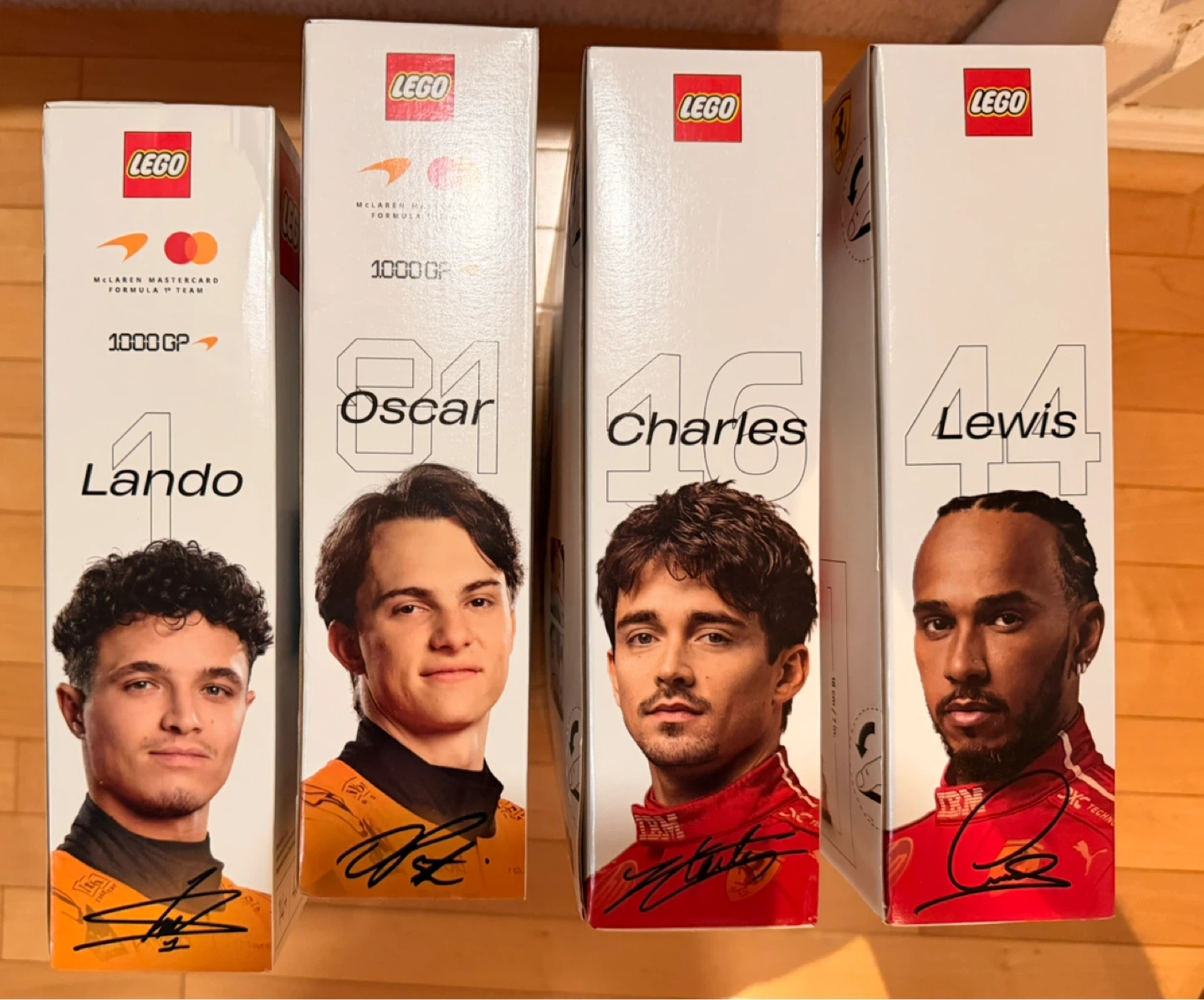 LEGO McLaren/Scuderia Ferrari F1 Driver Helmets - photo 2