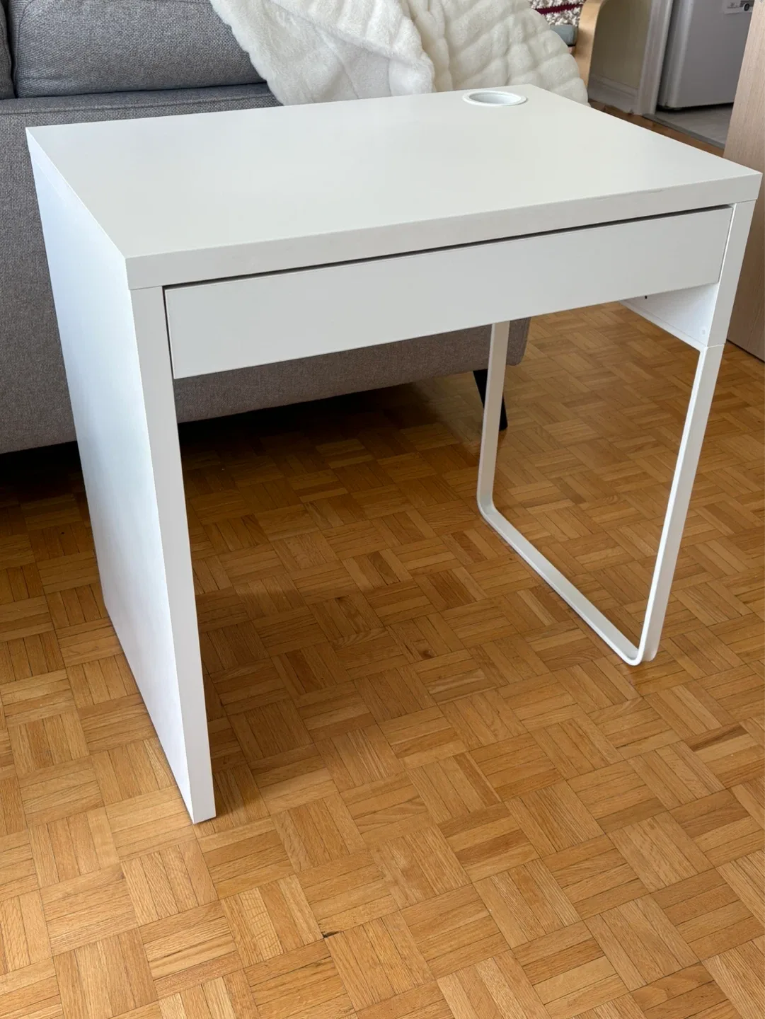 IKEA Micke White Desk with Drawer - photo 2