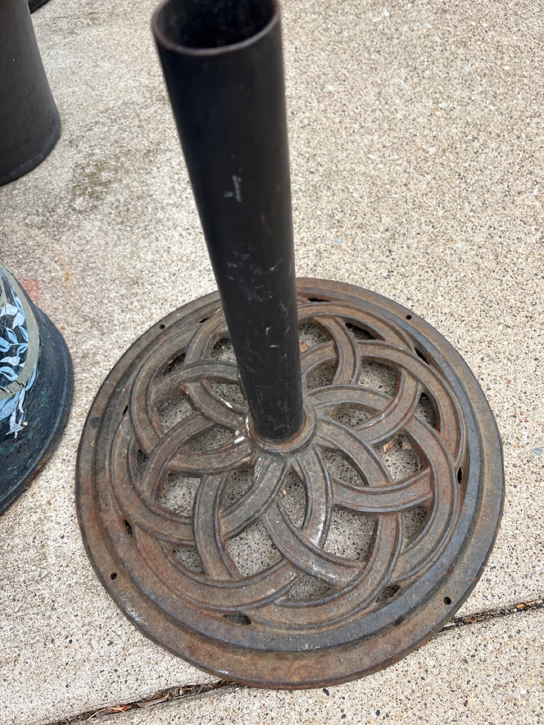 Cast Iron Umbrella Stand Base with Decorative Pattern - photo 2