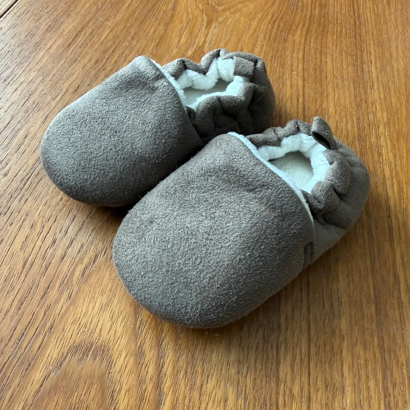 Infant ultrasuede slippers size 2.5-3.5 US (3-12 months) - photo 3