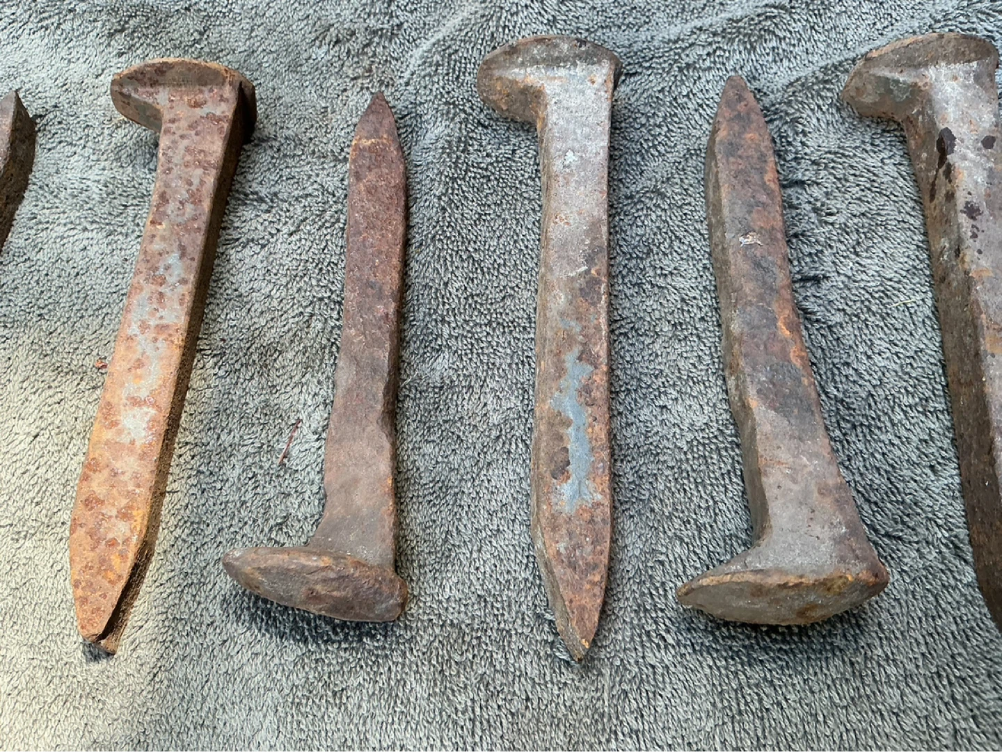 10 Rusty Hand Forged Railroad Spikes Rail Nails 6-7 Inches Long - photo 3