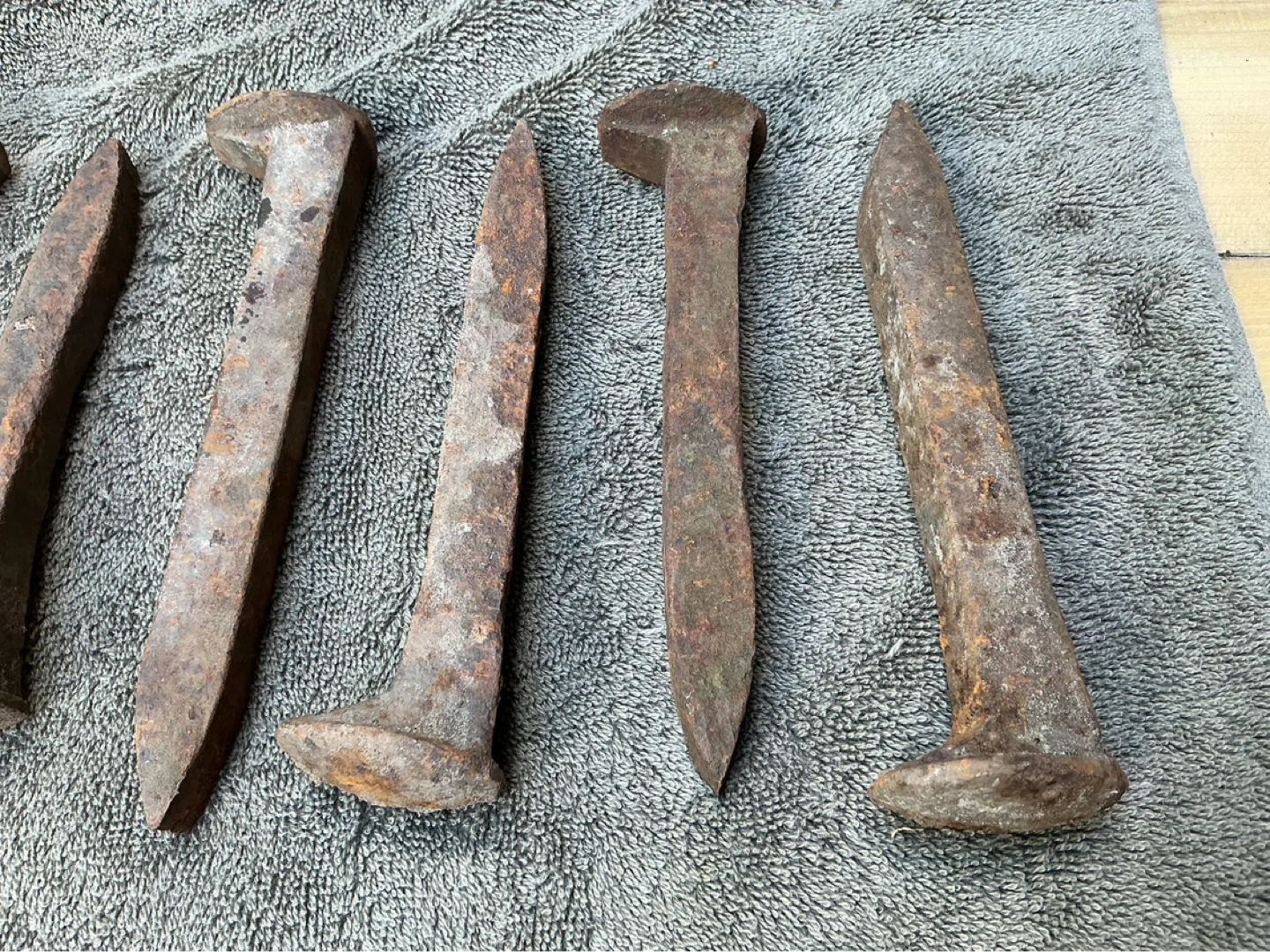 10 Rusty Hand Forged Railroad Spikes Rail Nails 6-7 Inches Long - photo 2