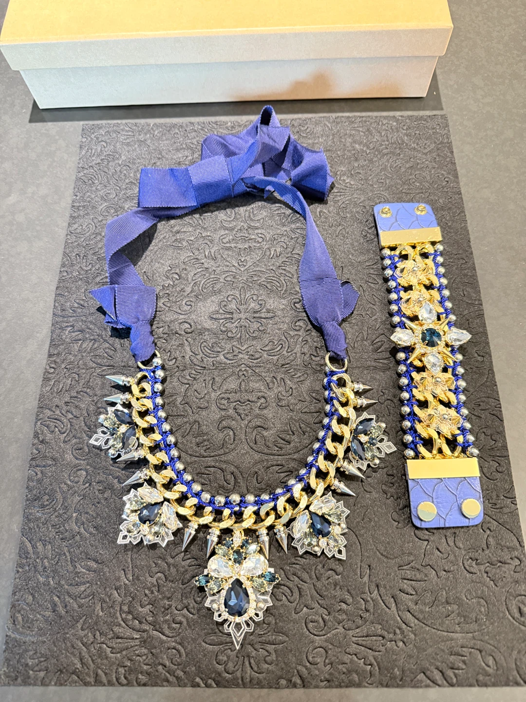 Unique necklace and bracelet set