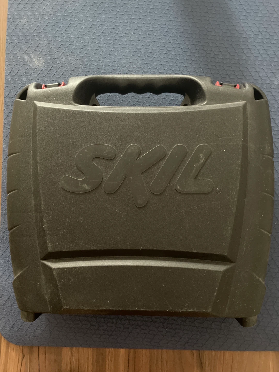 SKIL 14.4 Volt Cordless Drill with Case and Batteries