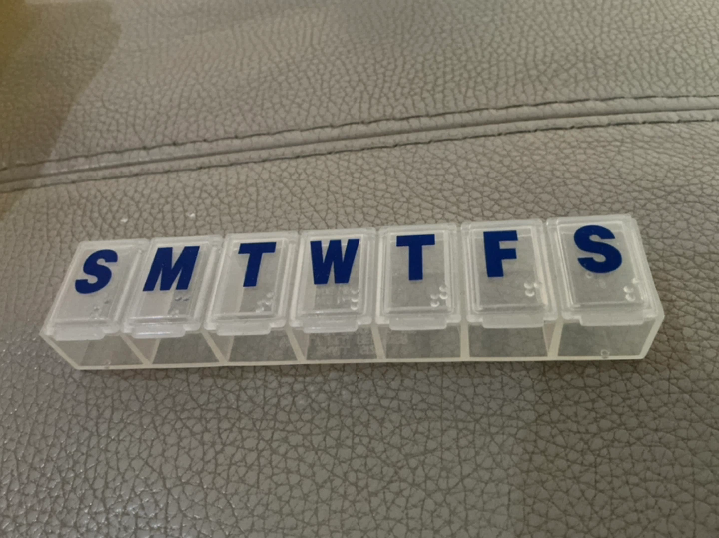 7-Day Pill Organizer - photo 2