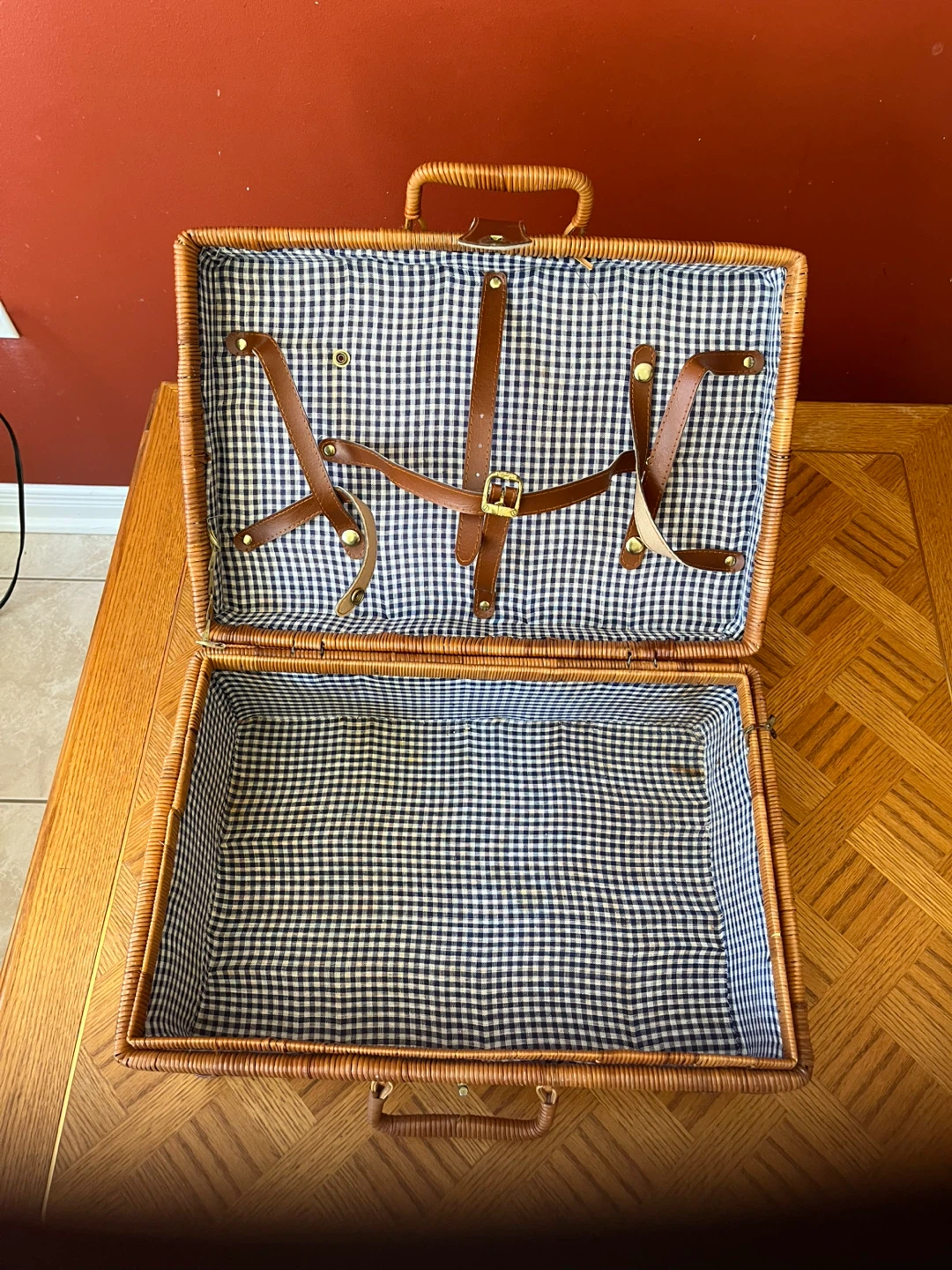 Wicker Picnic Basket with Blue Gingham Lining - photo 3