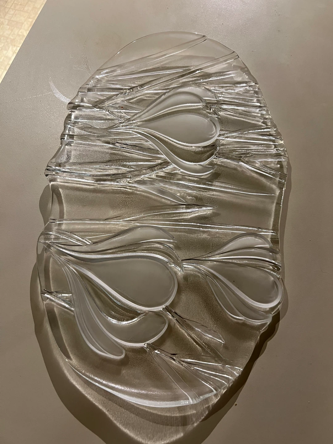 Glass decorative plate