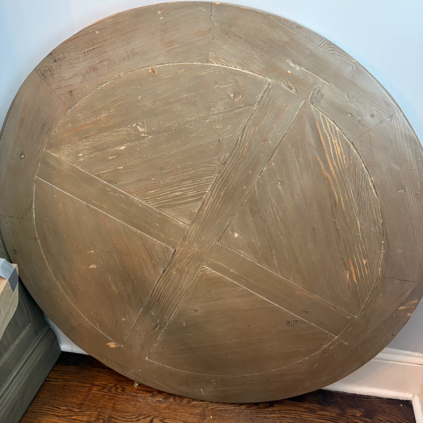 RH Round Pedestal Dining Table - photo 3