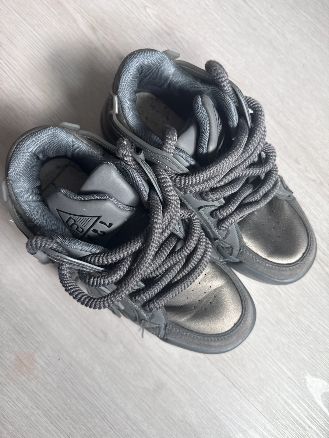 Grey Reebok sneakers - photo 2