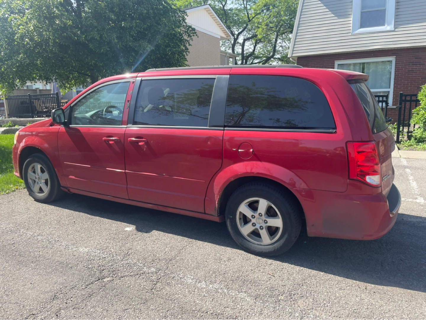 2012 Red Dodge Grand Caravan - photo 3