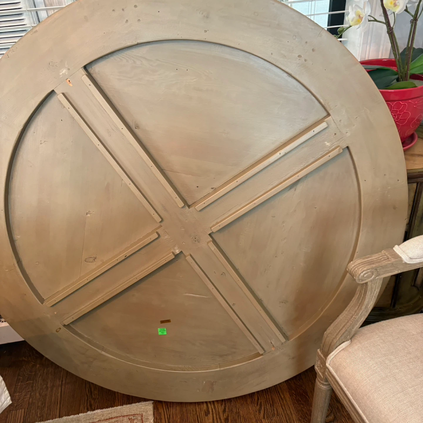 RH Round Pedestal Dining Table - photo 4