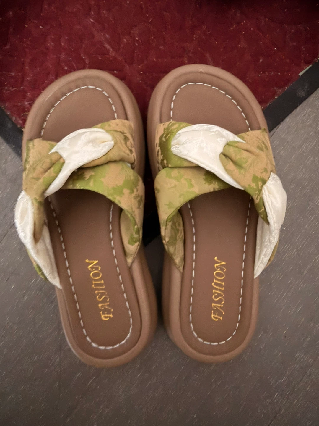 Women's Slip-On Platform Sandals Size 6 - photo 2