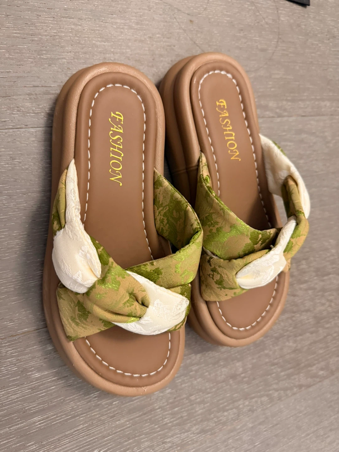 Women's Slip-On Platform Sandals Size 6
