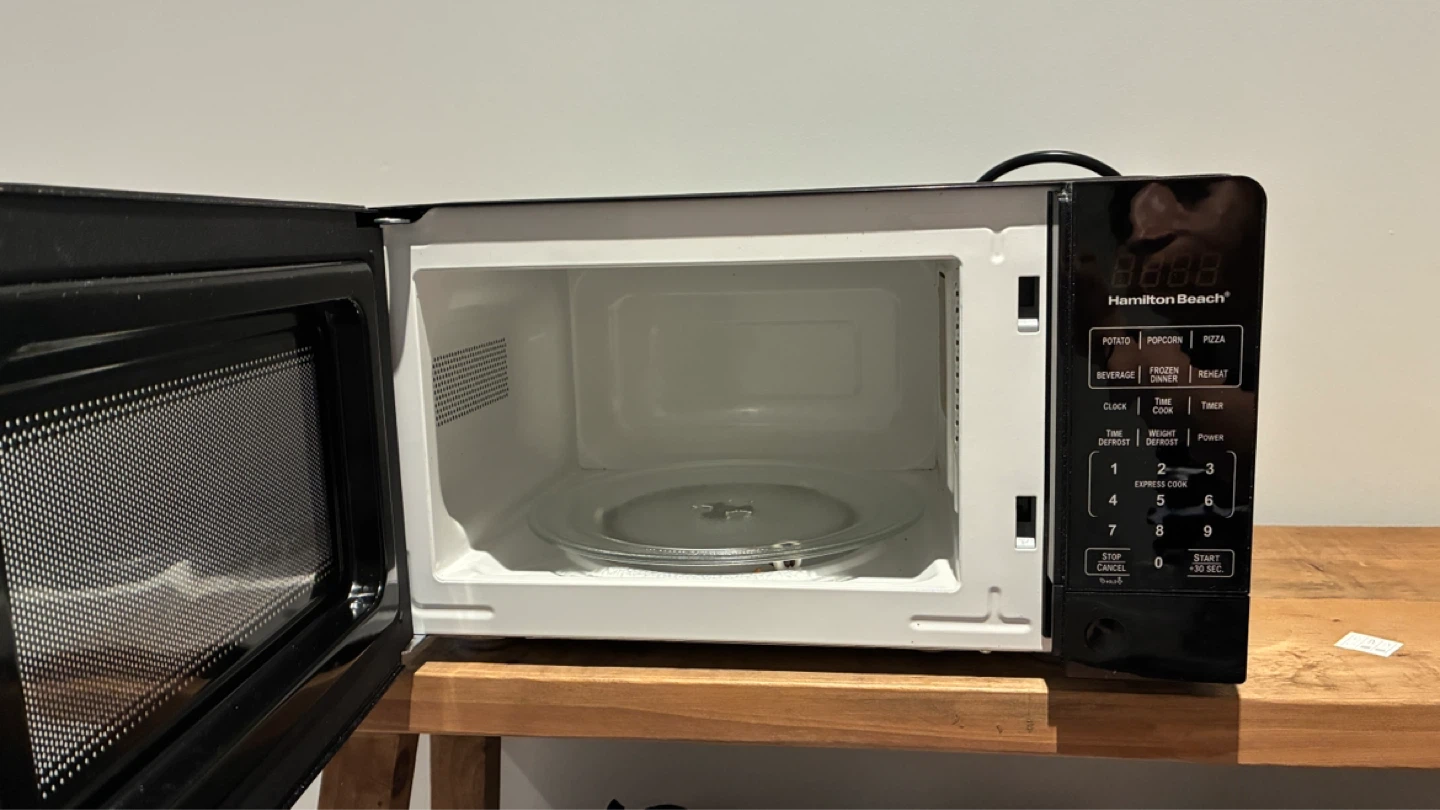 Hamilton Beach Black Microwave - photo 3