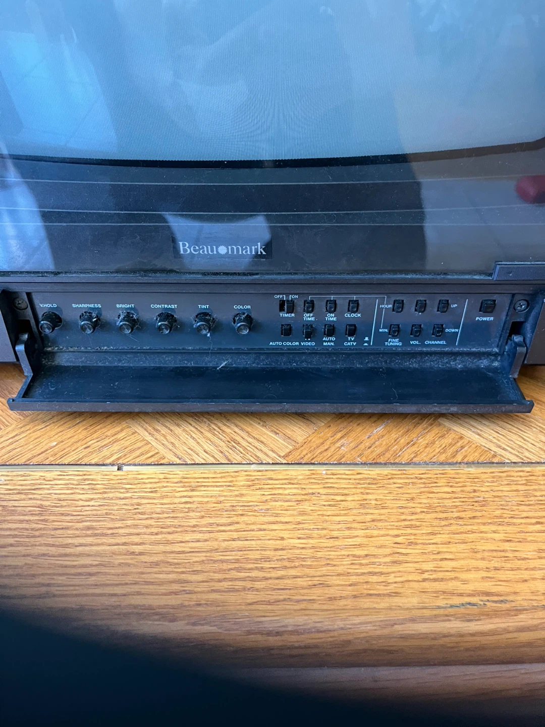 Beaumark CRT Television (not working) - photo 4