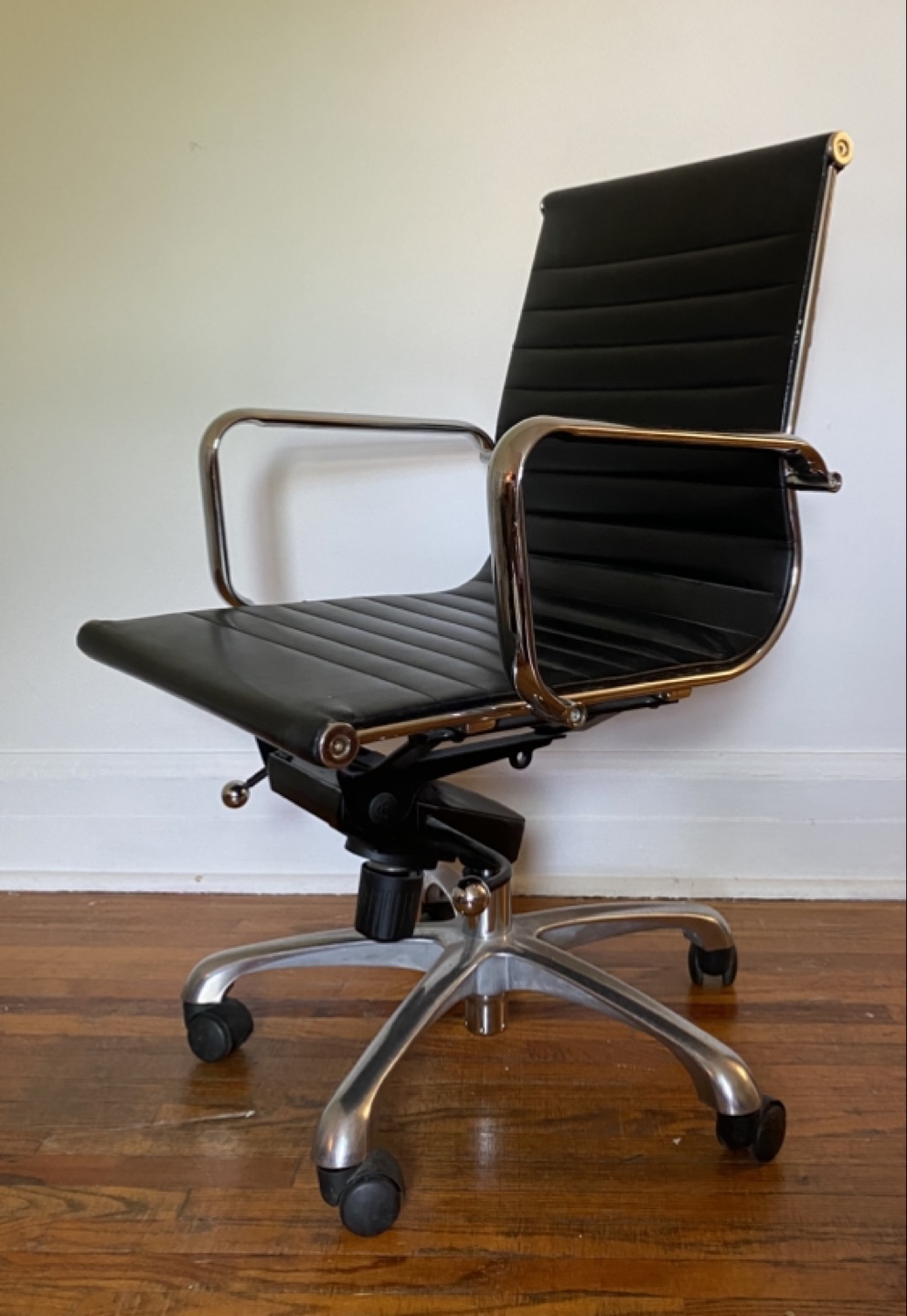 Eames Aluminum Group Chair - Replica - photo 2