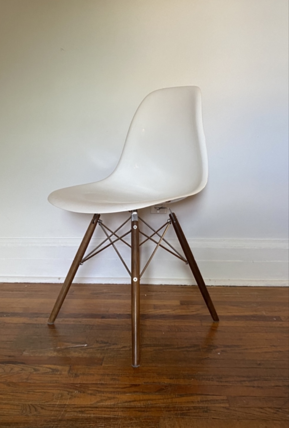 White replica Eames Eiffel chair - photo 2