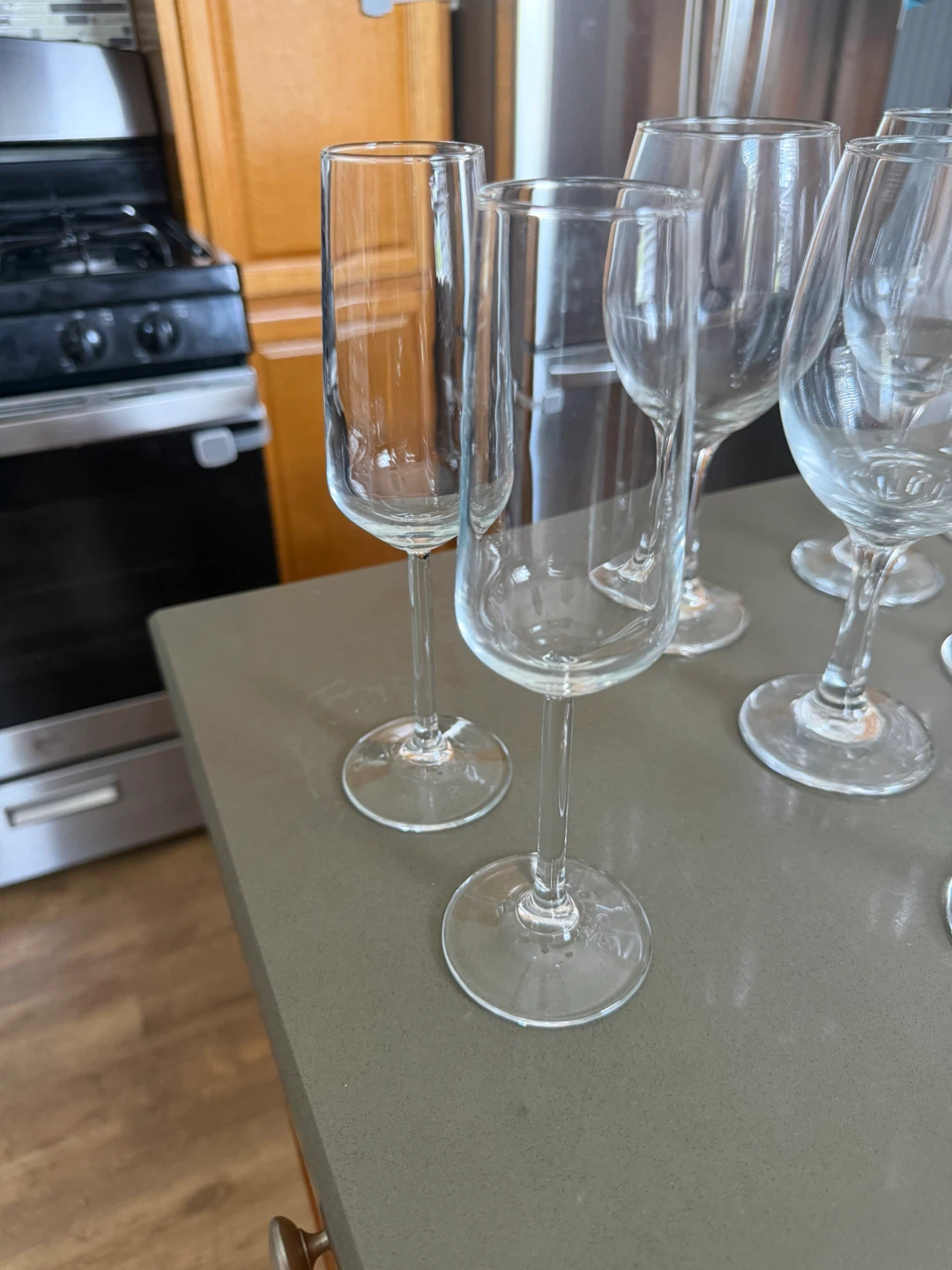 9 Large Wine Glasses and 2 Champagne Flutes - photo 4