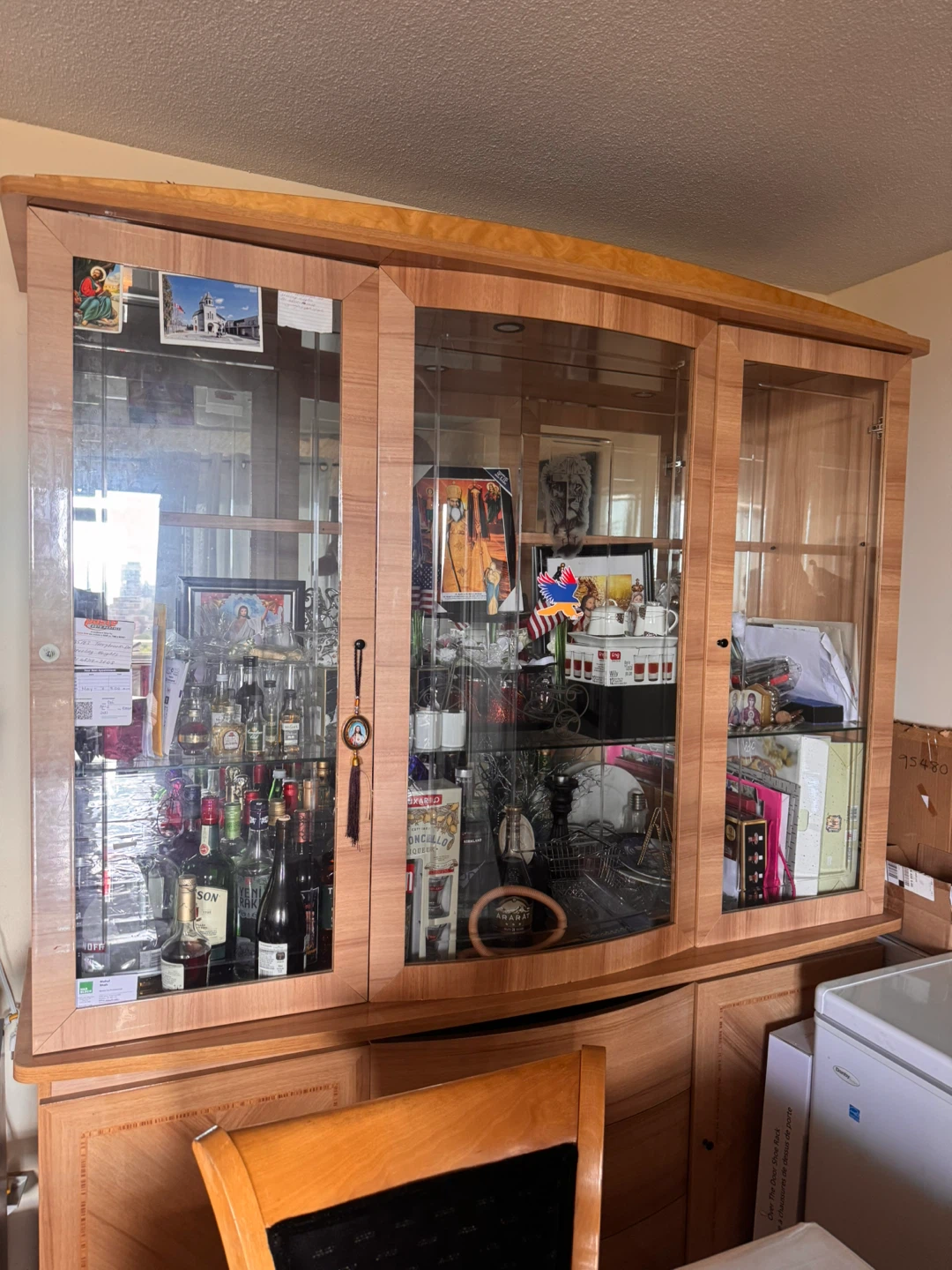 Display Cabinet with Glass Doors with table with 8 seats - photo 2