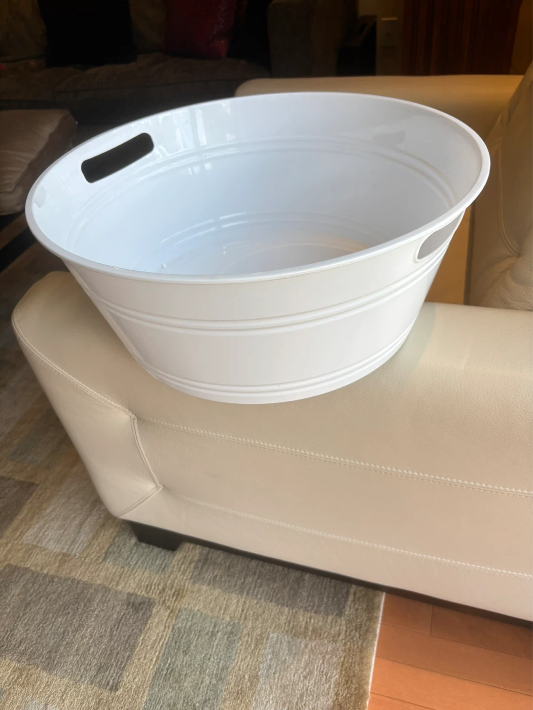 White Oval Tub with Handles
