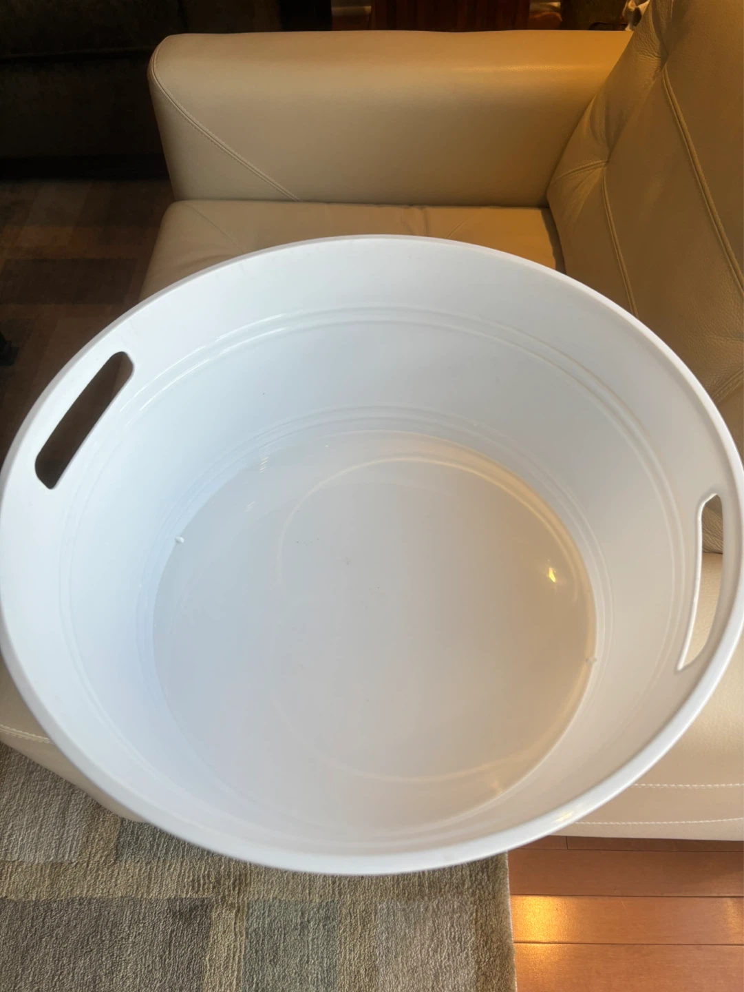 White Oval Tub with Handles - photo 2