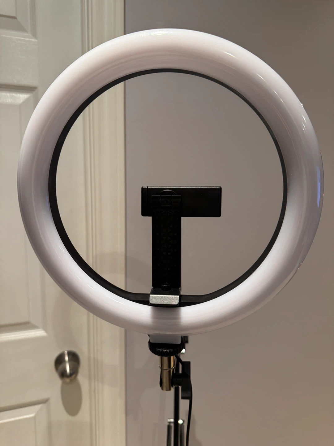 Adjustable Ring Light with Phone Holder - photo 4