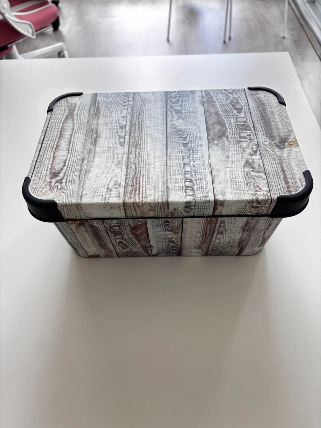 Plastic Storage Box with Lid (27.5 x 17.5 x 12.5 cm)