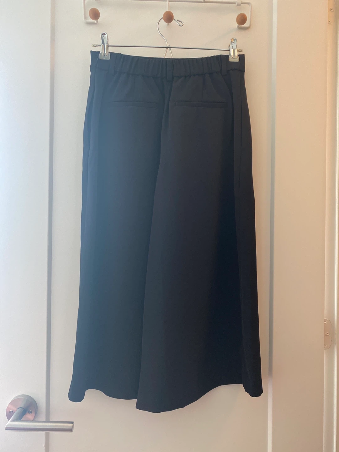 UNIQLO Black Wide Leg Culottes Pants - photo 2